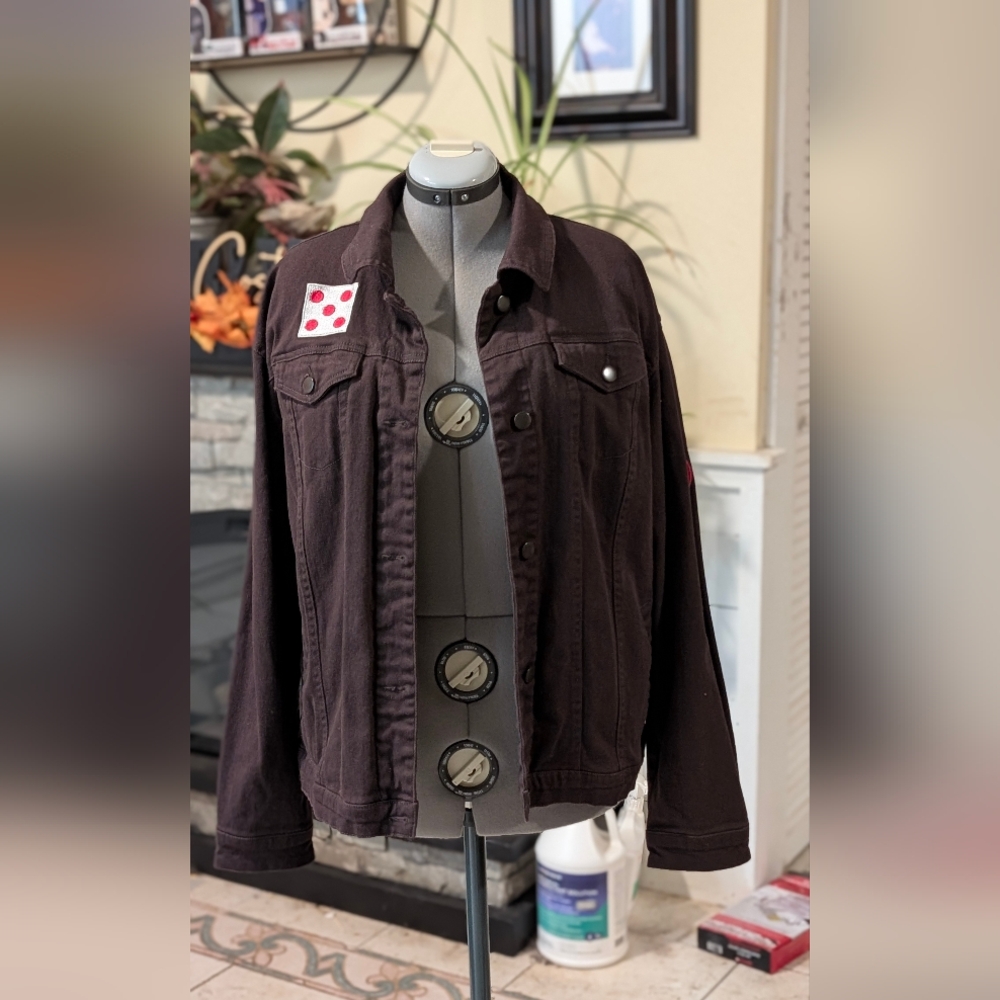 Her Universe Hera Syndulla Bomber Jacket with Patch Details.